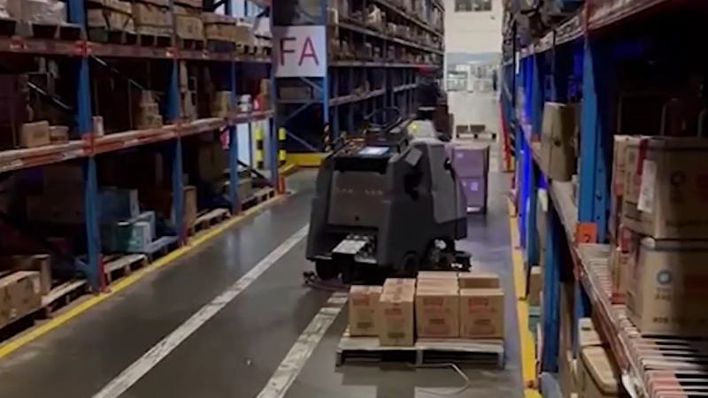 Cleaning of complex areas on shelves